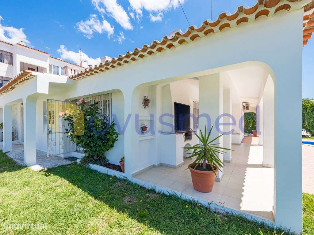 Moradia com Piscina na Zona Premium Areias São João, Albufeira-10