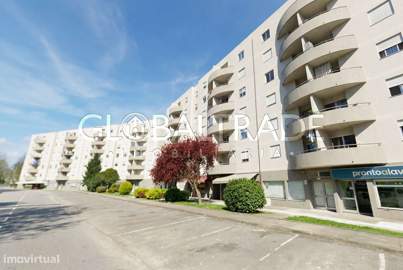Apartamento T2 Equipado & Mobilado em Fânzeres-0