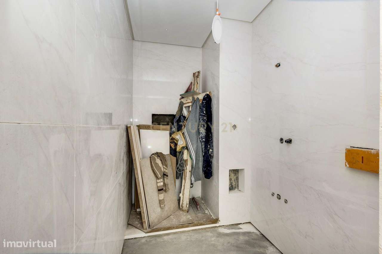 Moradia T4 com piscina em Caneças-33