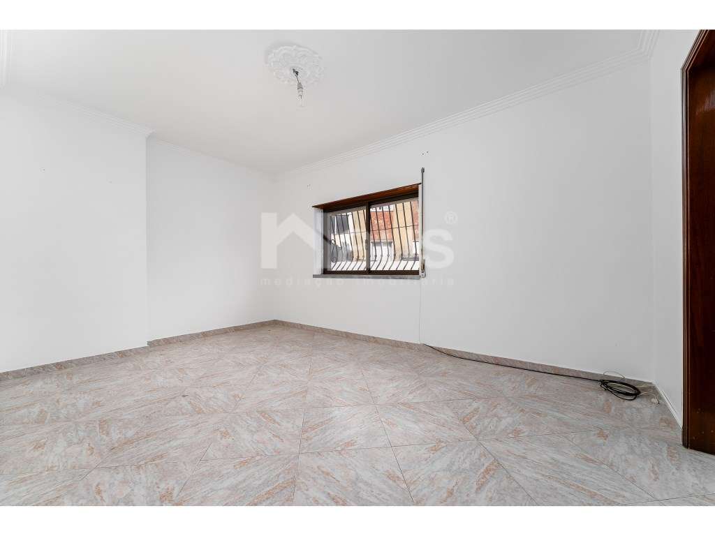 Moradia isolada T4 térrea com garagem-11