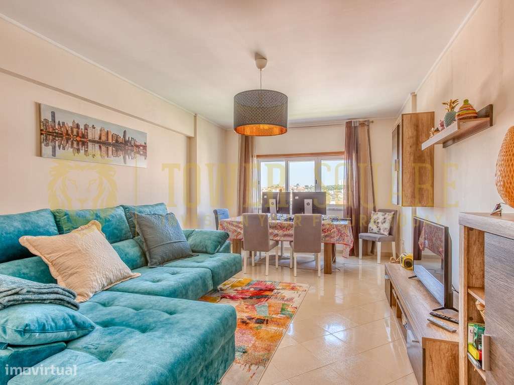 Apartamento T3 com arrecadação em Corroios-0