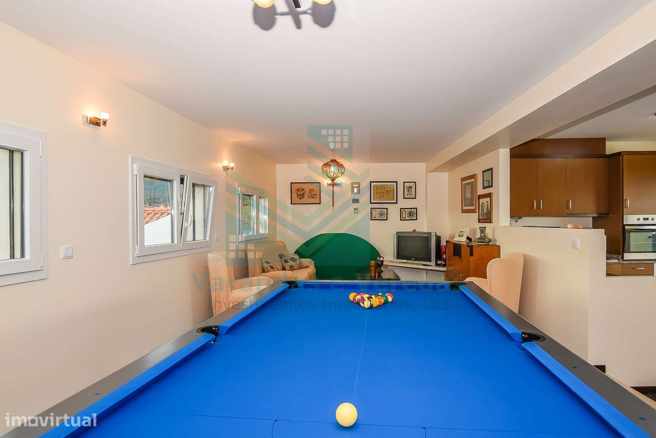 Moradia de luxo T5 com piscina e anexo-50