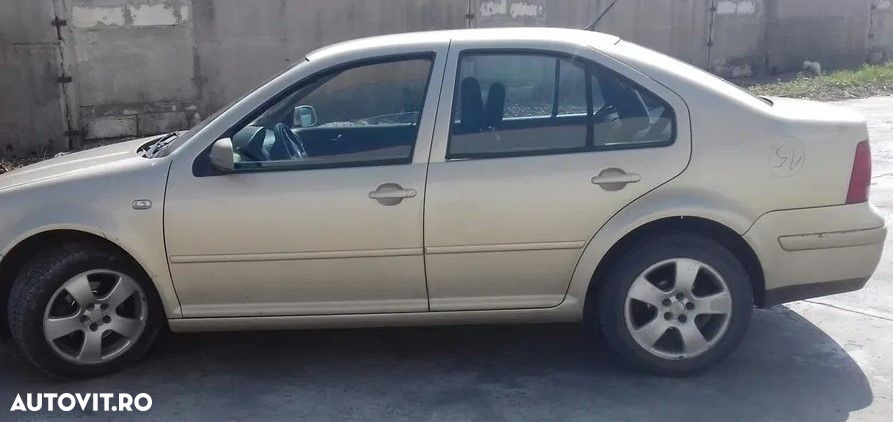 Dezmembrez VW Bora 1.6 benzina 2004 - 2