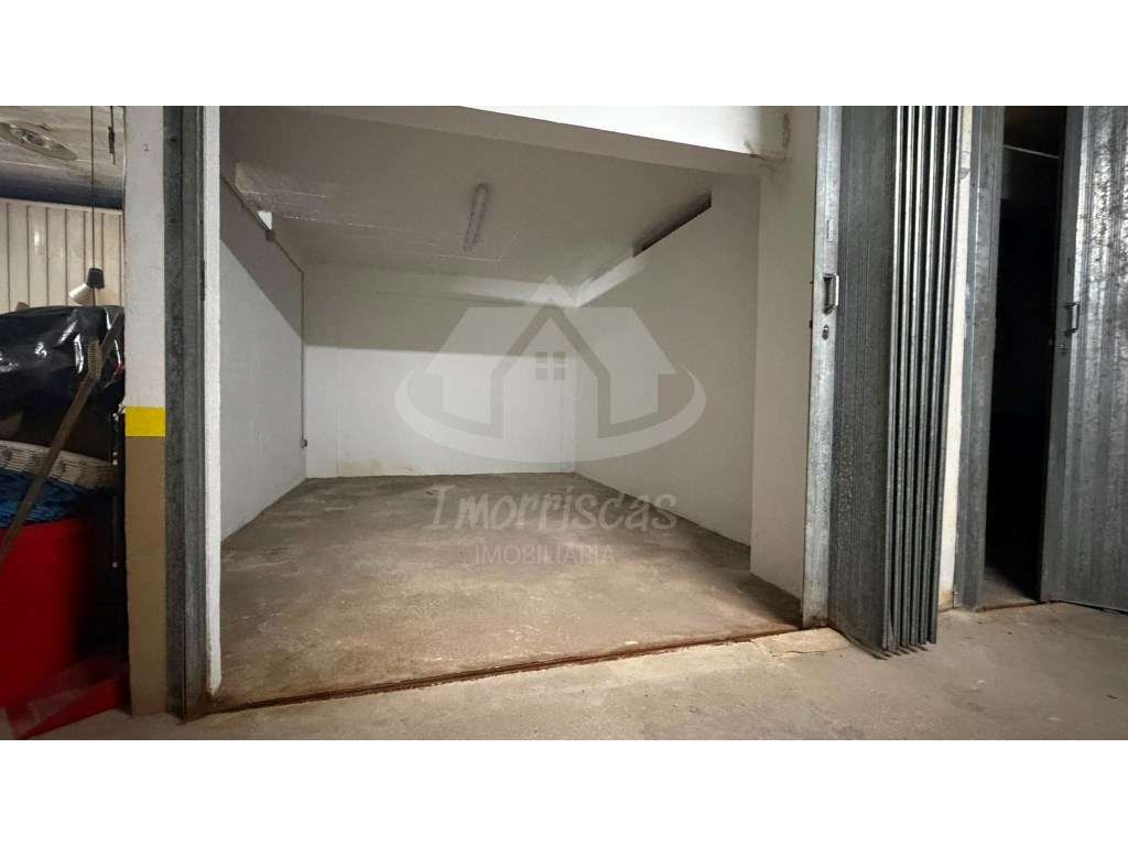 Garagem fechada / Box com 15m2 - Bom Sucesso, Alverca do Ribatejo-3