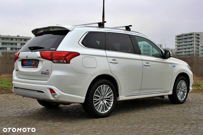 Mitsubishi Outlander - 25