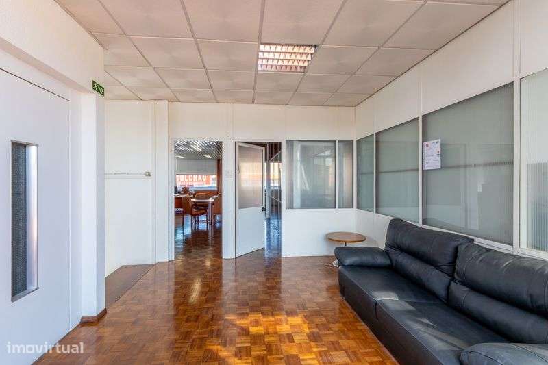 Escritório para arrendar junto a Torres Vedras com terraço de 147 m² - Grande imagem: 3/28