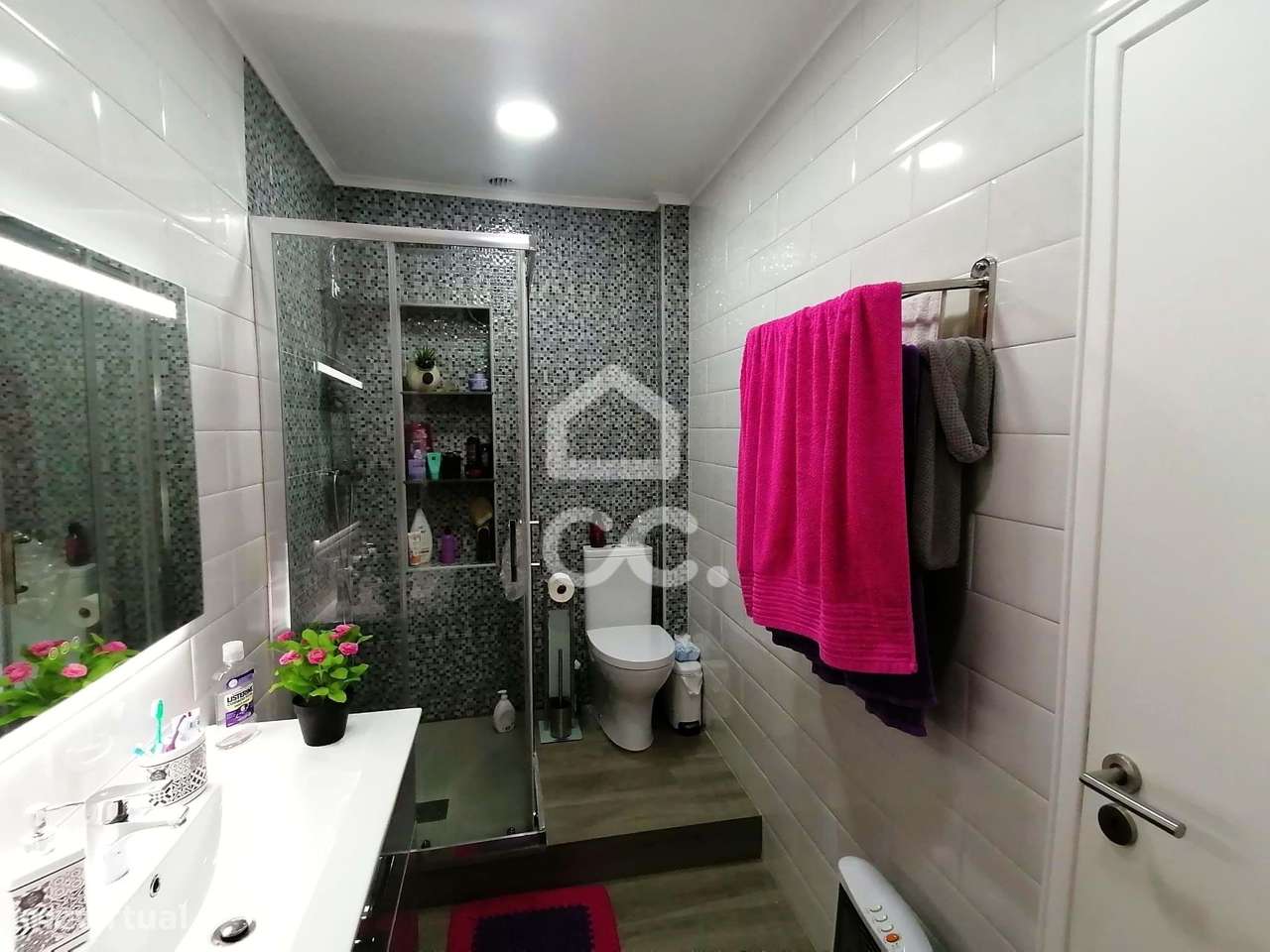 Prédio com Espaço Comercial e Habitação T3+1-11