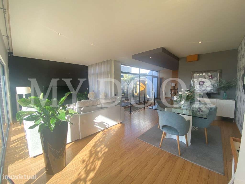 Loures - V4+1 Moradia c/ Piscina Privada - Varanda - Box + 2 parque...-13