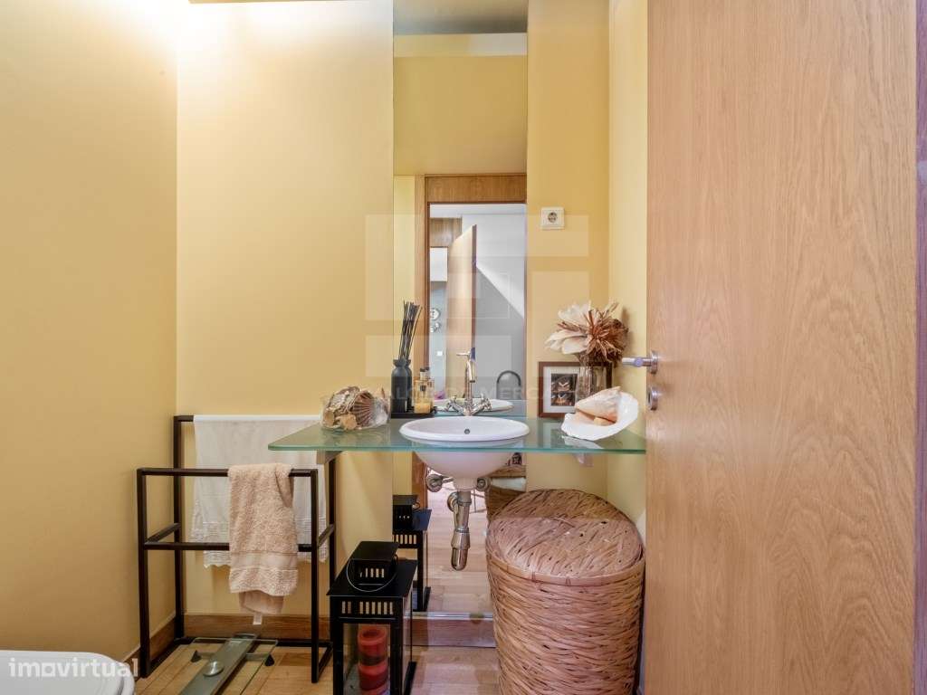 Apartamento T4, situado no prestigiado Parque das Nações, em Lisboa-23