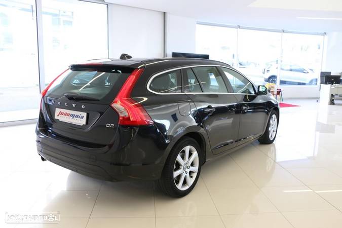 Volvo V60 2.0 D2 Momentum - 13