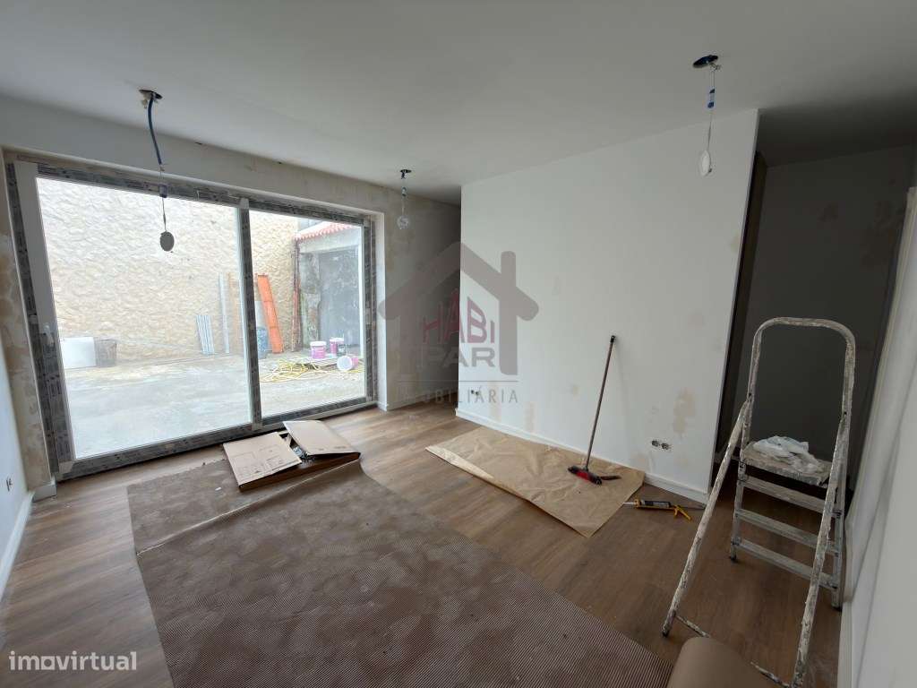 Excelente Moradia T3+1 Centro de Benavente-8