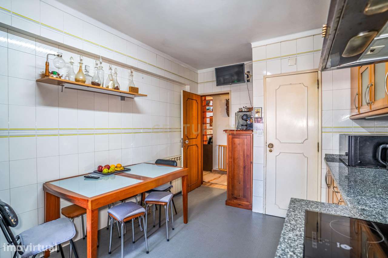Apartamento Duplex T3+2 com Garagem Box-9