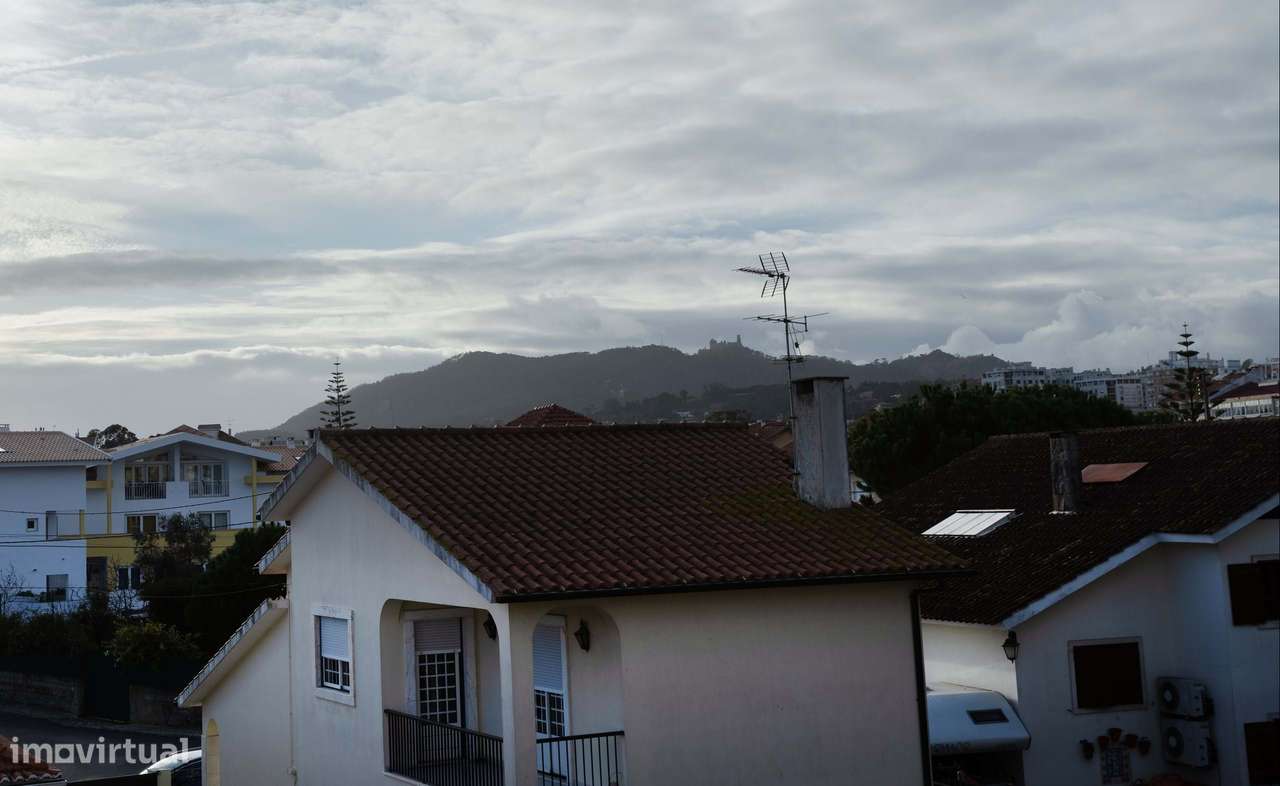 Moradia remodelada com jardim, garagem e vista desafogada, Algueirão,-40