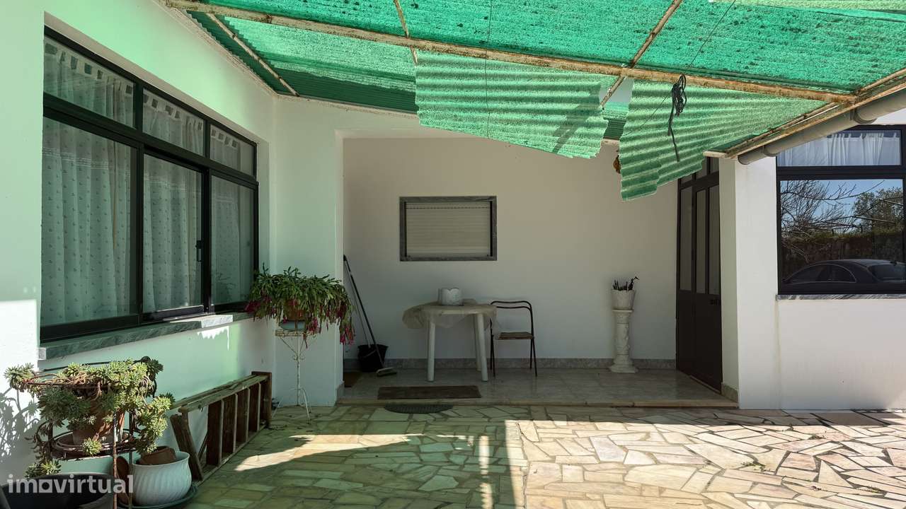 Moradia Isolada com Terreno Amplo em Parceiros da Igreja, torres novas-33
