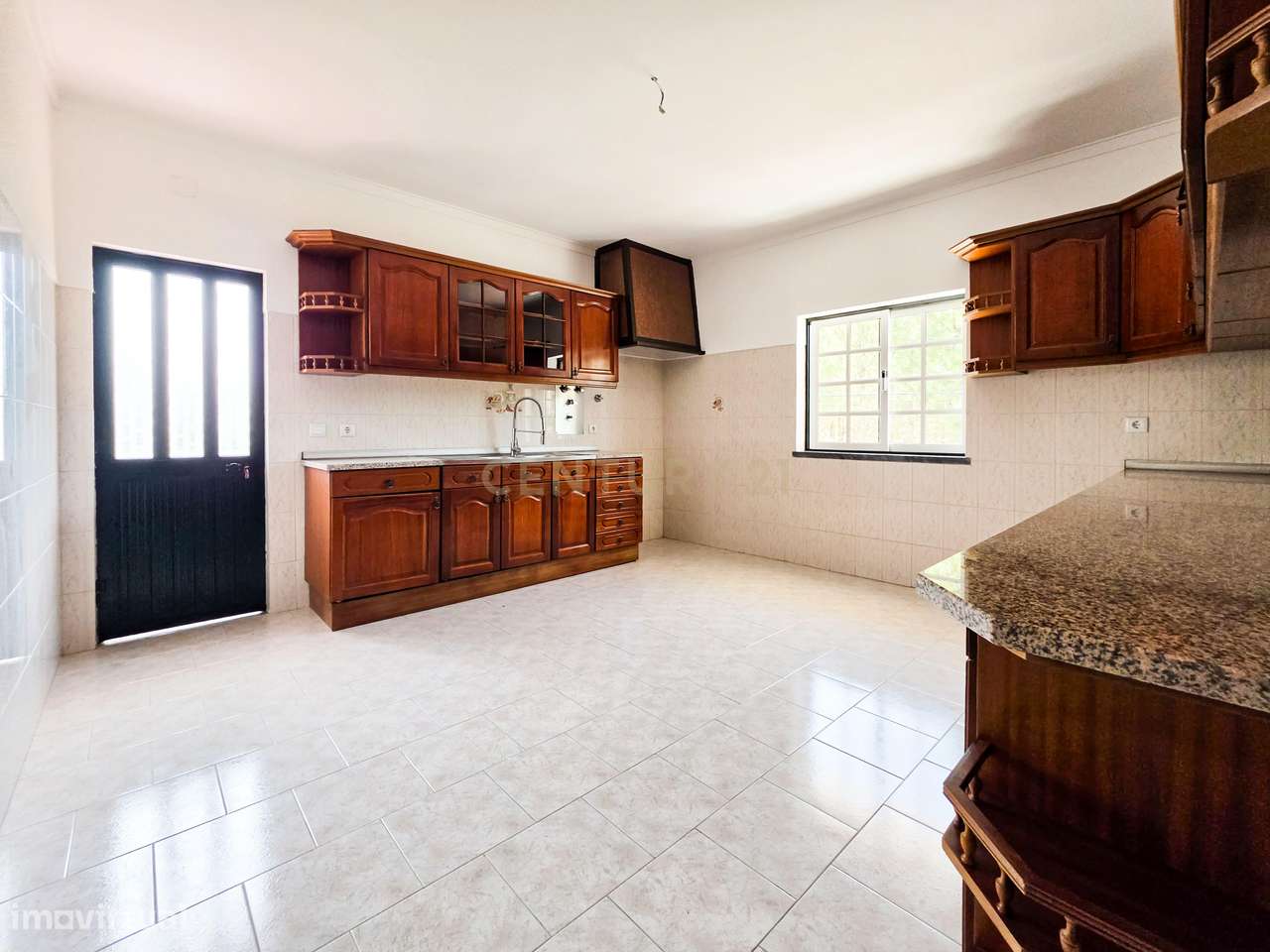 Moradia T3 + Loja em Fernão Ferro, Seixal - Oportunidade Única!-27