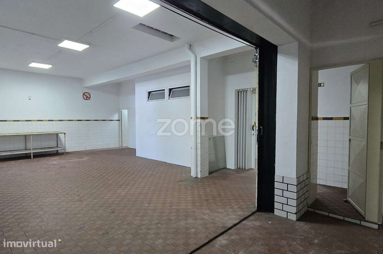 Armazém Industrial para Arrendamento em São João da Madeira - Grande imagem: 2/53