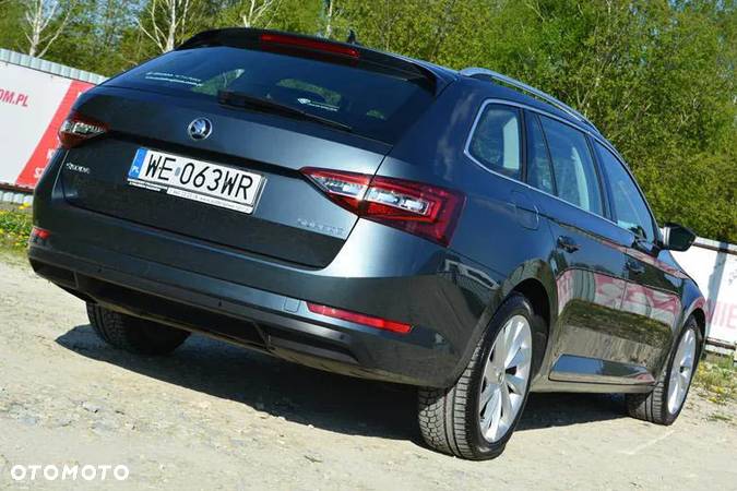 Skoda Superb 2.0 TDI SCR Style DSG - 4