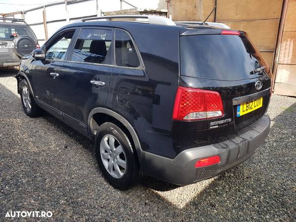 Dezmembrez Kia Sorento II 2.2 D 2009-2015 - 2