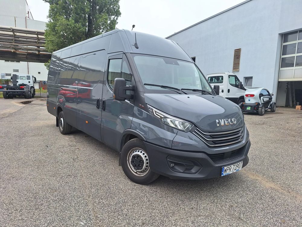 Iveco Daily 35S18 furgon 16m max długi Hak 3,5t Ledy Kamera Sklejka Krajowy blaszak 16m Aktywny tempomat 180KM LED