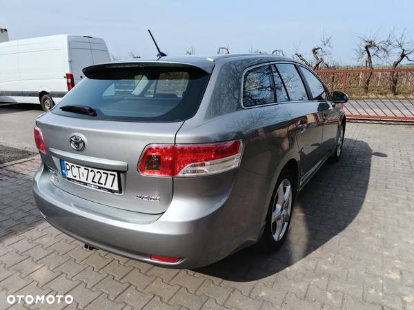 Toyota Avensis 2.0 D-4D Combi Sol - 13