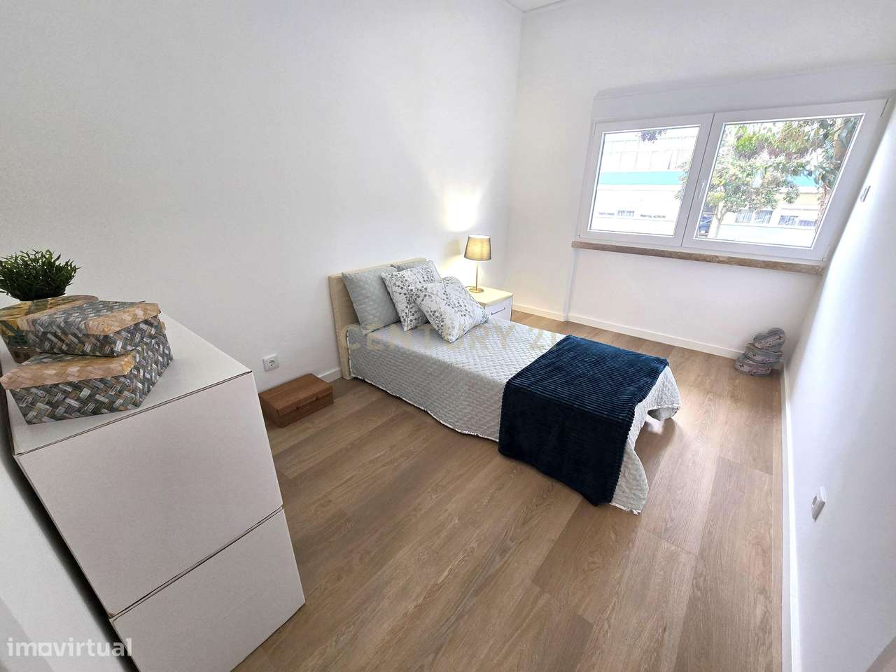 Apartamento T2 Totalmente Remodelado em Almada, Cova da Piedade-14