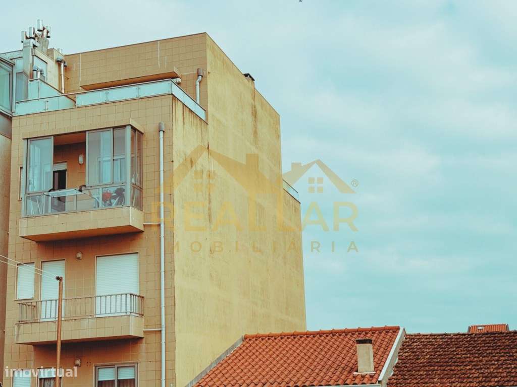 Moradia com vistas de mar para restauro em Vila do Conde - Grande imagem: 3/27