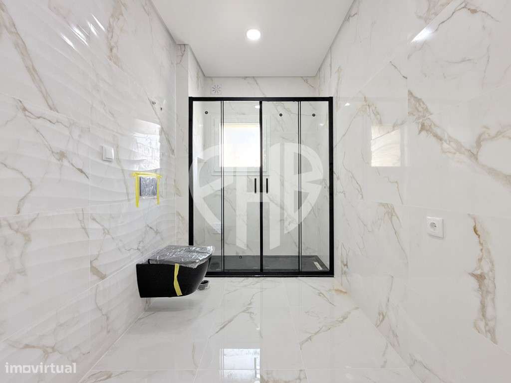 Moradia de Luxo T4 C/ Piscina e Box // Em Construção-28