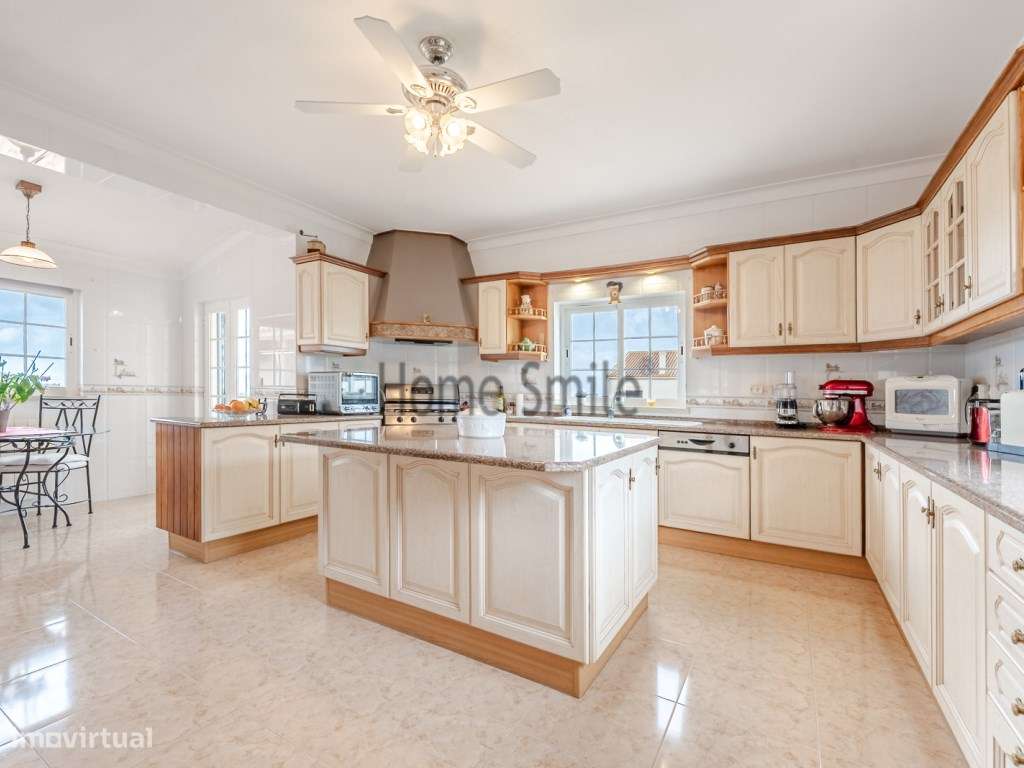 MORADIA COM PISCINA. EXCELENTE QUALIDADE-17