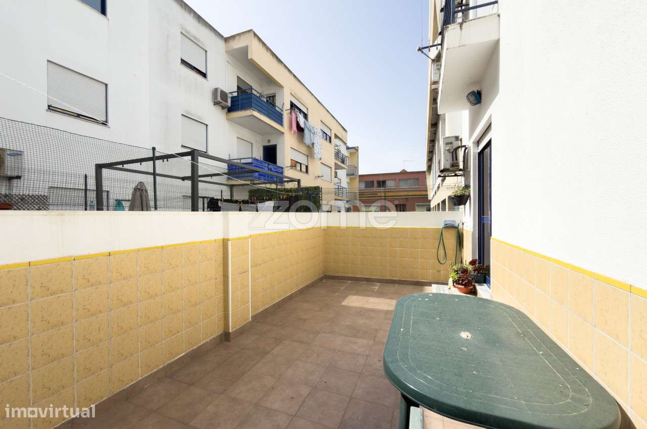 T2 No centro Moita com terraço e arrecadação-18