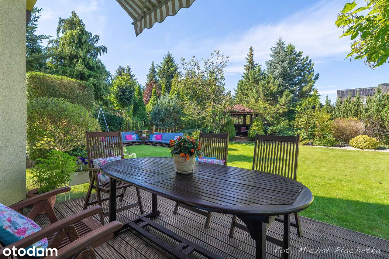 Dom z pięknym ogrodem, klimatyzacją, fotowoltaiką.-14