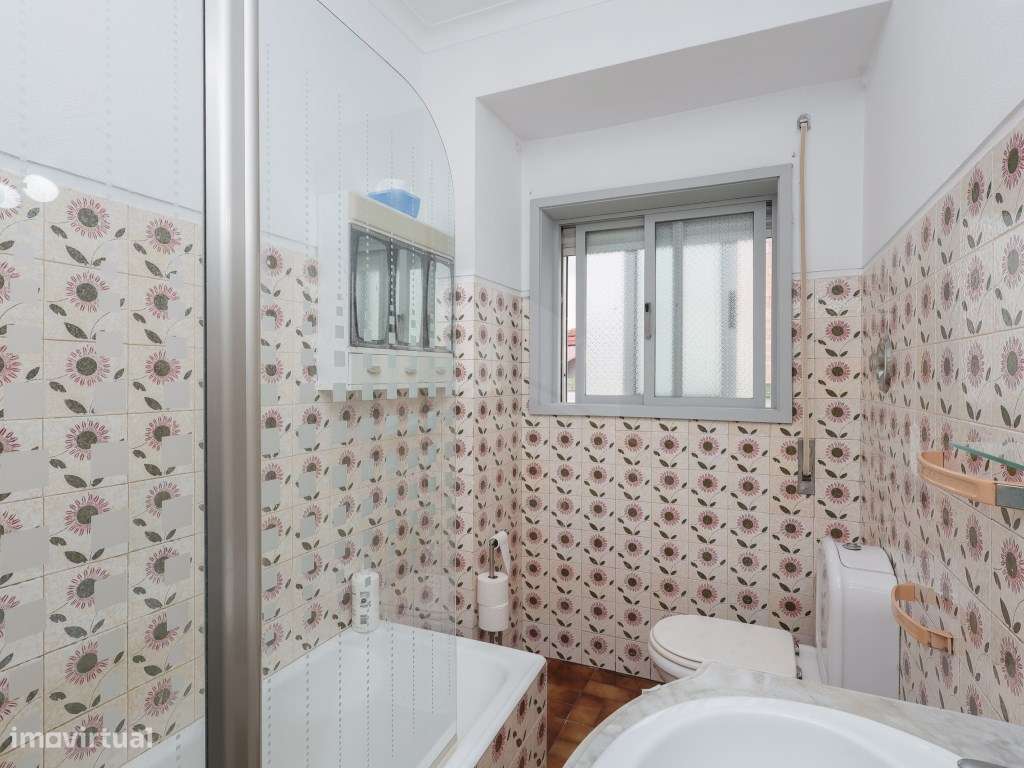 Apartamento T2 Parcialmente Remodelado em Valbom | Oportunidade aba...-15