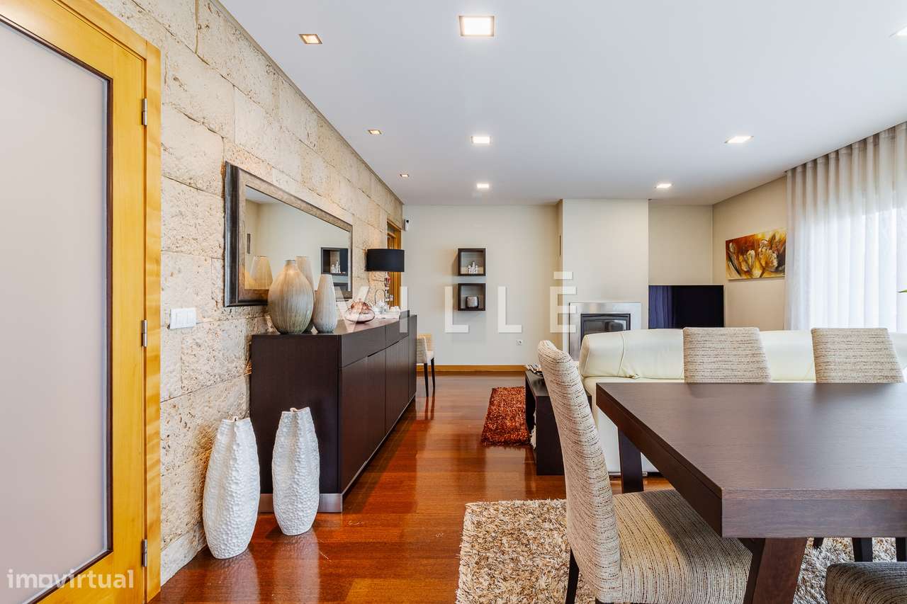 Moradia T4 com piscina aquecida e garagem dupla-11