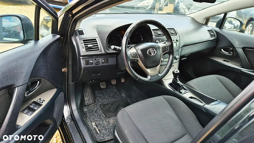 Toyota Avensis 1.8 Premium - 32