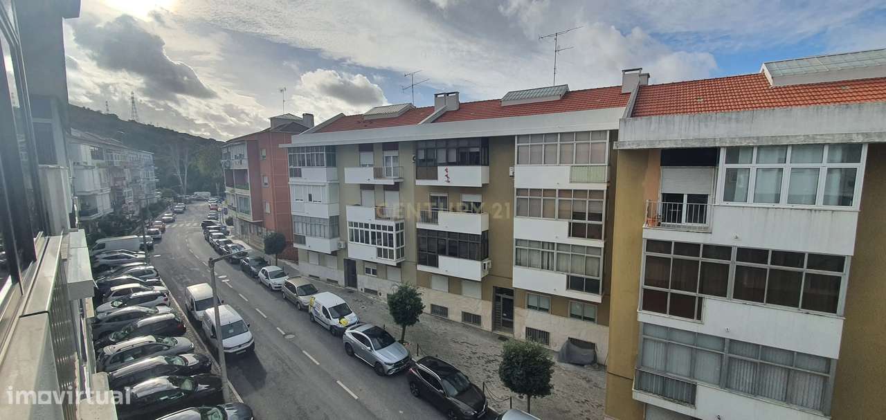 Apartamento T2+1 com parqueamento e Vista desafogada em Odivelas, Lisb-16