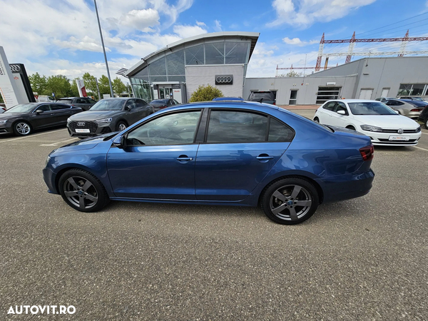 Volkswagen Jetta 2.0 TDI Comfortline - 6