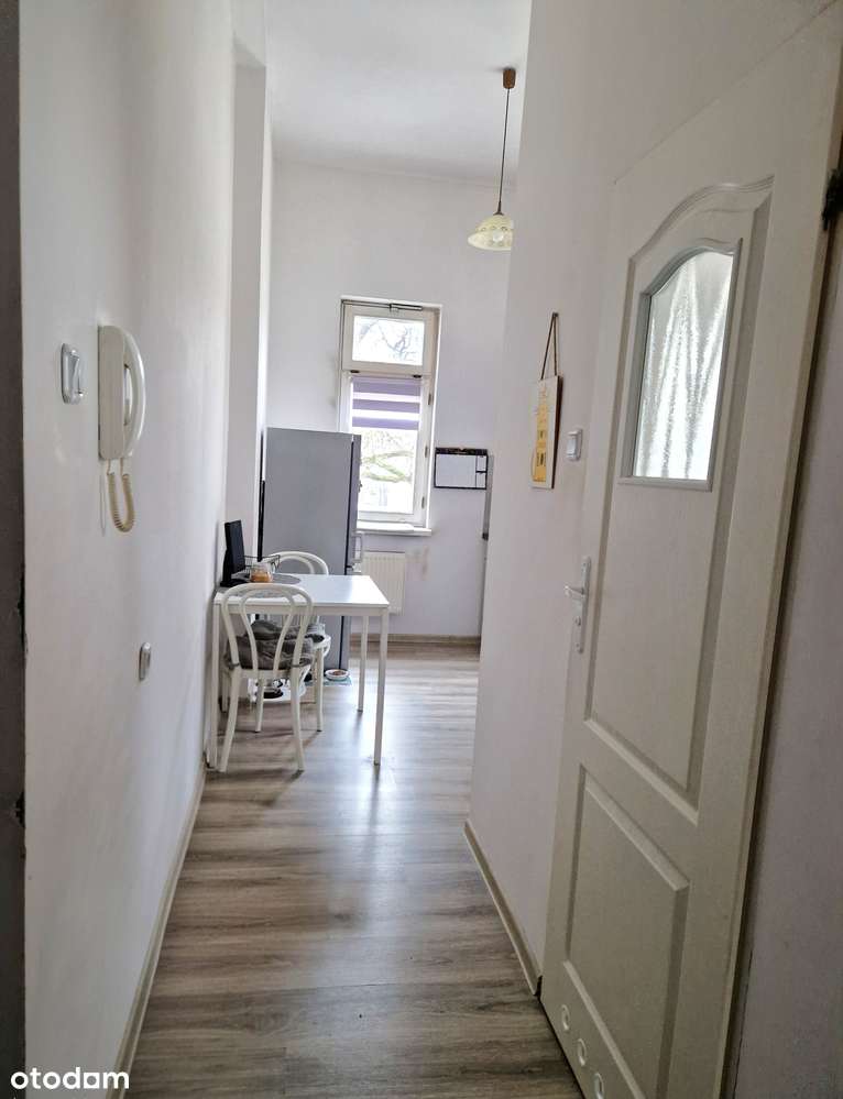 Kawalerka w świetnej lokalizacji, 1 piętro-3