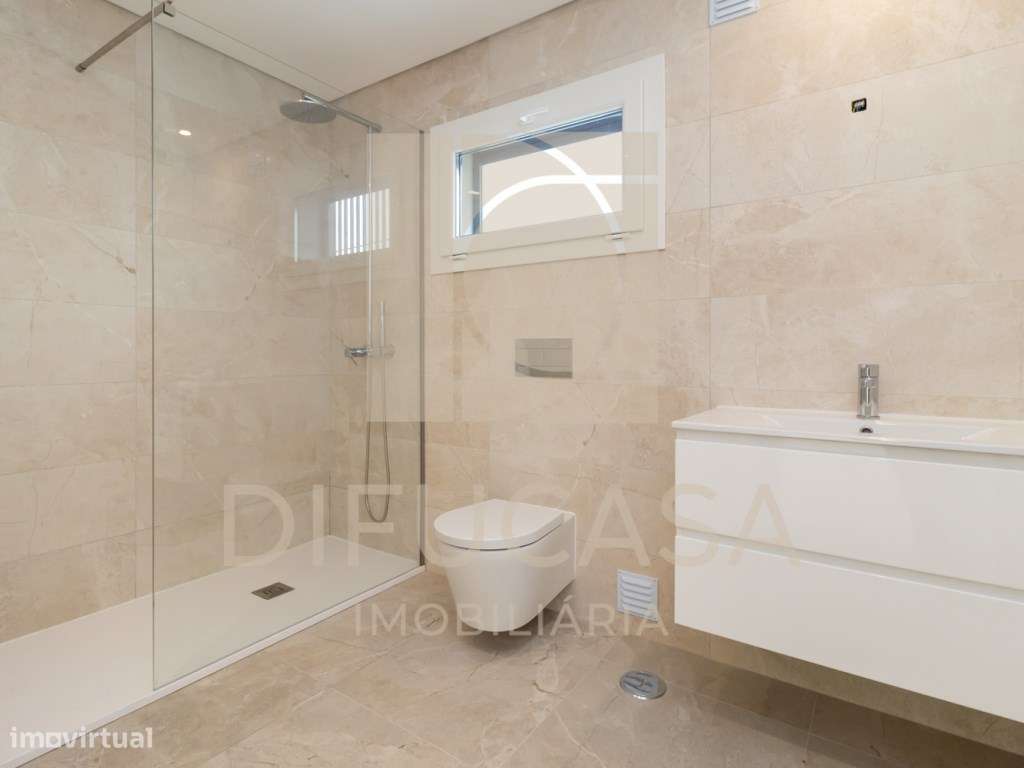 R268 Moradia Duplex - Localizada no centro de Fernão Ferro-35