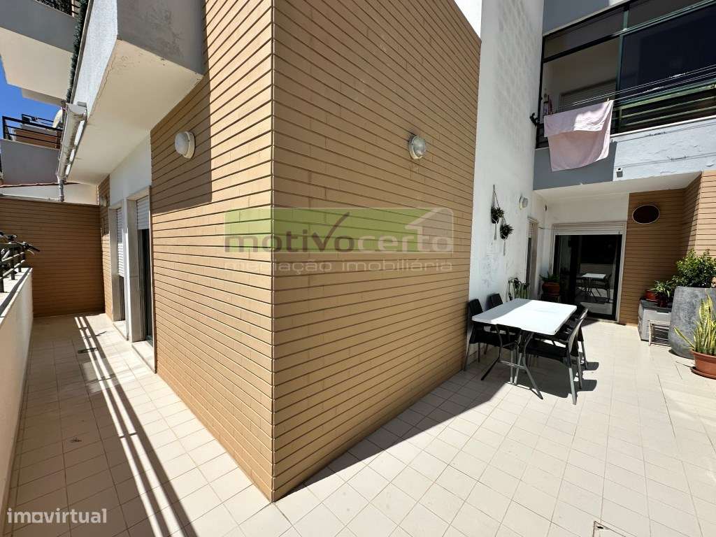 Magnífico T2 na Serra de Casal de Cambra com Terraço e Arrecadação-17