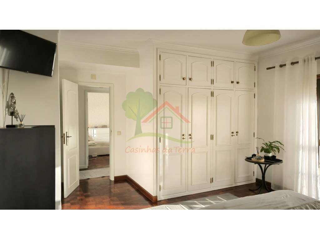 Moradia T5 com Vista de Mar Deslumbrante em Baleia, Carvoeira!-29