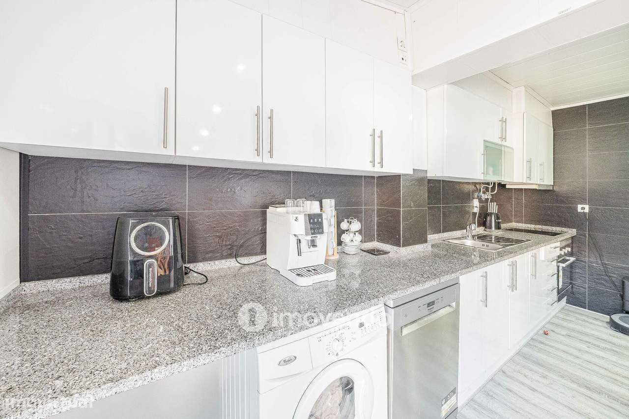 Apartamento T2, com logradouro grande, em Odivelas-16