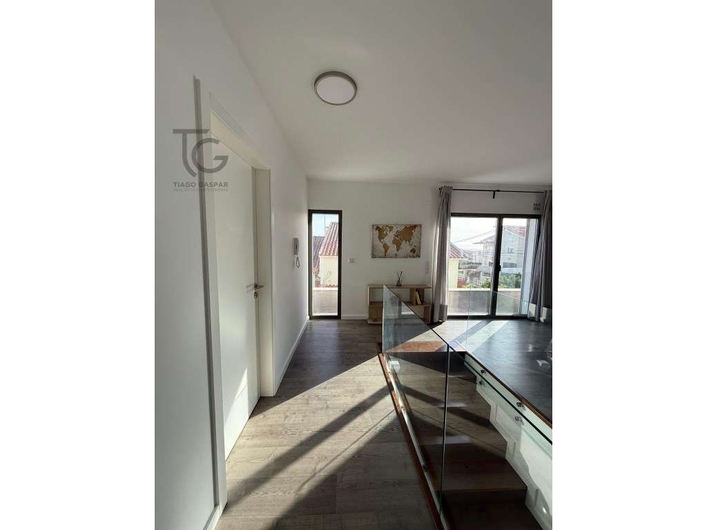 T2 com Terraço e Garagem em Ericeira-23