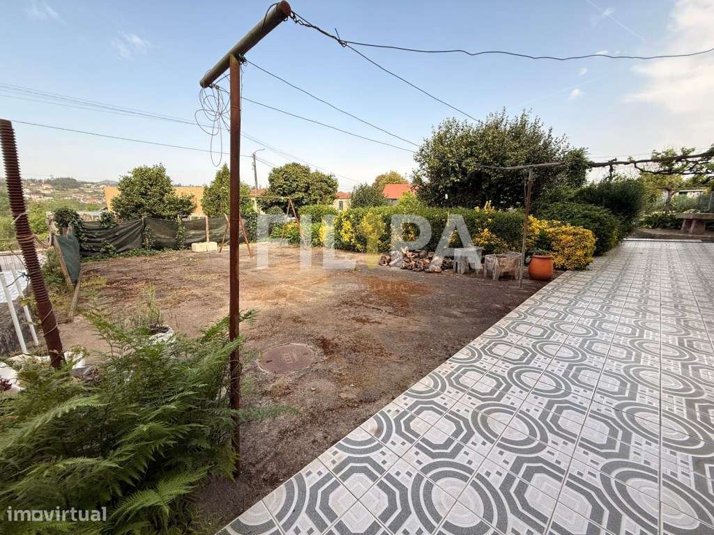 Moradia com 4 frentes no centro de Recarei - espaço, luz e excelent...-19