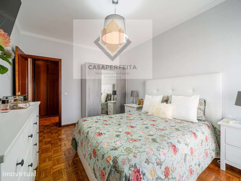 Deslumbrante T2 de 2 Frentes com Varandas e Box - Canelas-28