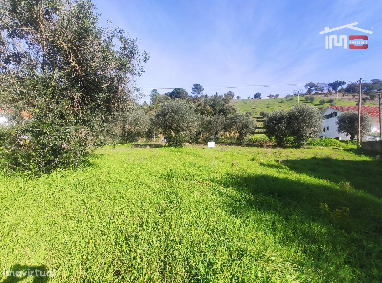 Terreno com possibilidade de construção a 2 Km da Cidade de Ourém