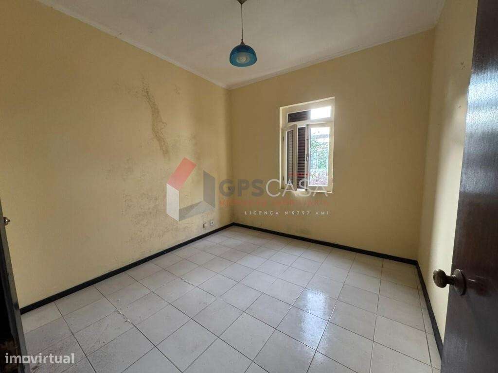 Moradia T3 com espaço exterior a poucos minutos do centro de Angra do-11