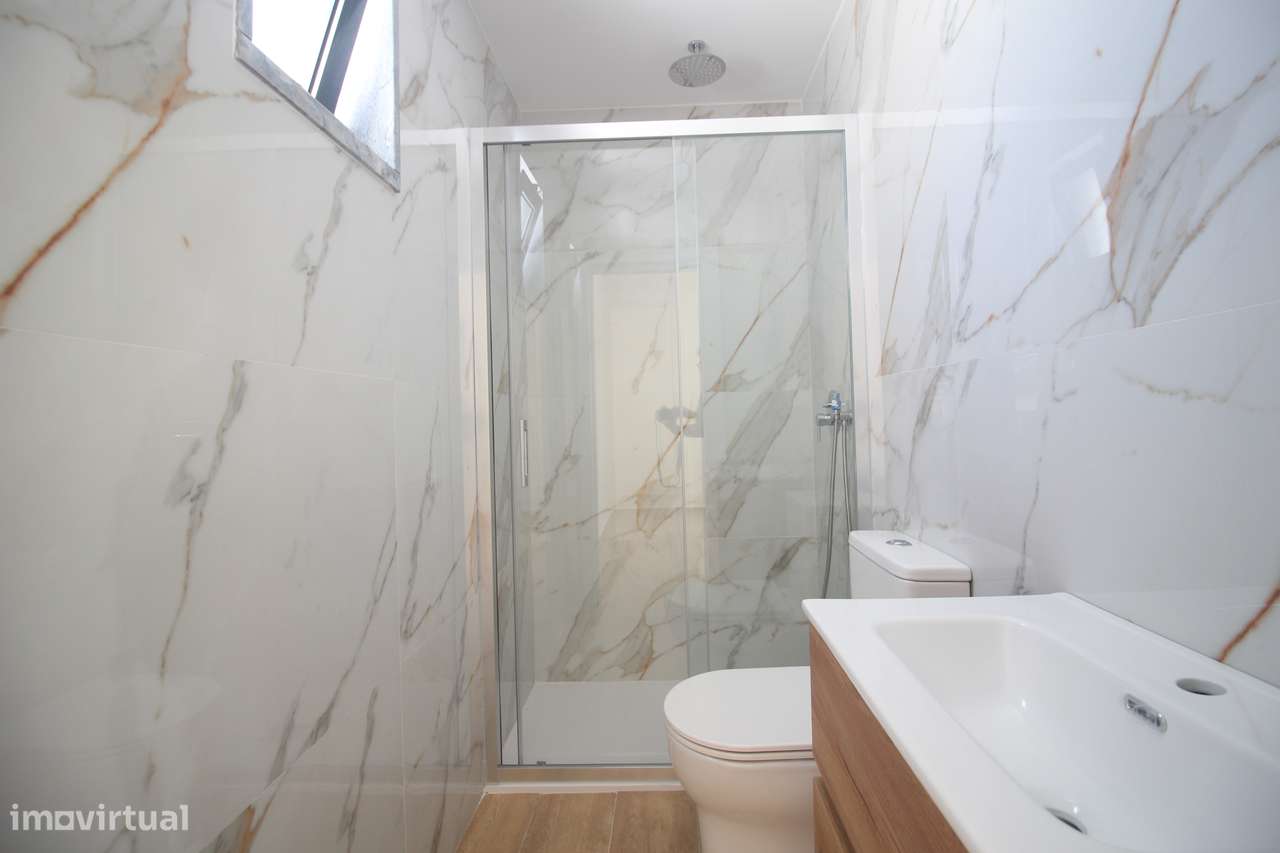 Apartamento T2 na Penha de Franca com acesso a quintal-9