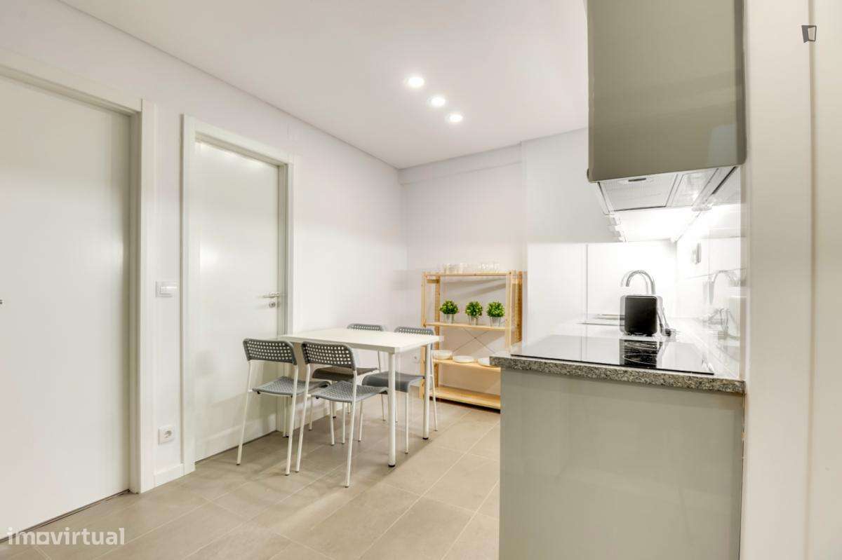 Quarto - localizado em Baixa Coimbra - Grande imagem: 5/8