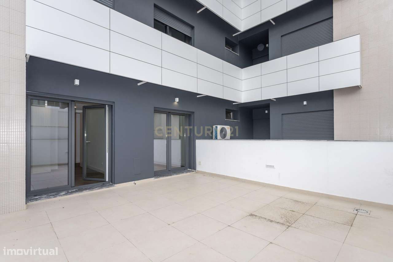 Dois Apartamentos Modernos (T3 + T2) na Qta. do Desembargador – Feijó-52