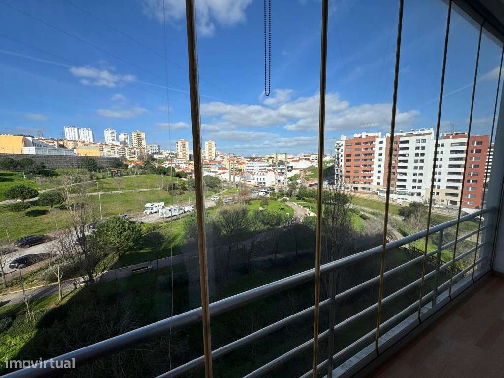 Apartamento T3 Com 150 M E 4 Parqueamentos Com Arrecadacao