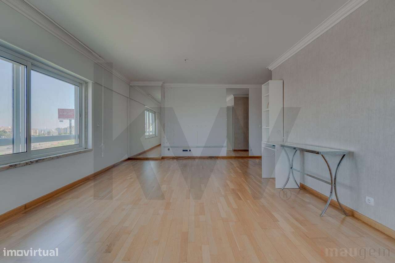 T3 Renovado com Lugar de Garagem e Arrecadação | 133 m2 | Prior Velho-12